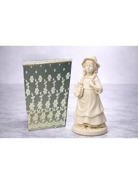 Avon 1970s Wedding Flower Maiden Sweet Honesty Cologne Bottle W/Box, 3.5x5”